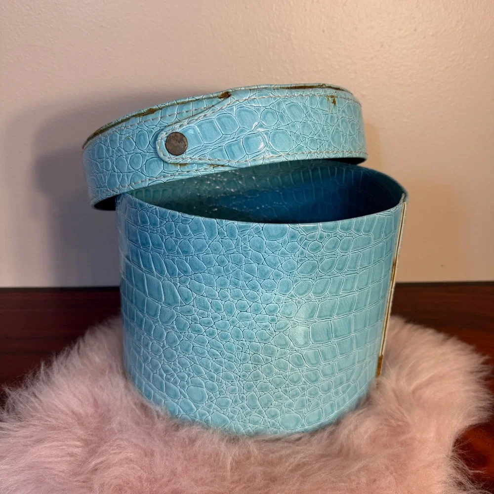 Vintage Turquoise Blue Faux Crocodile Embossed Round Hat Box Storage Case